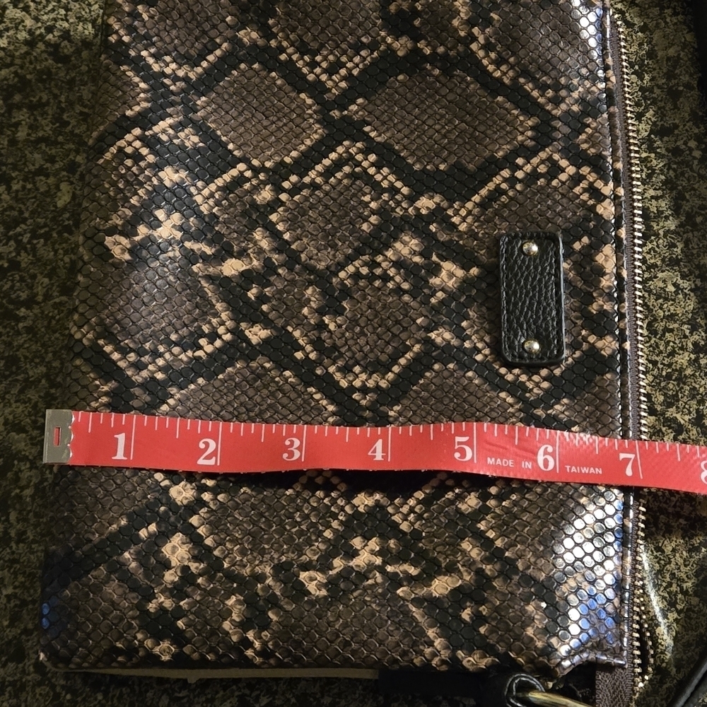 Time & Tru Faux Snakeskin Pattern Crossbody Bag 3 Compartments Zipper Closure - Picture 11 of 12